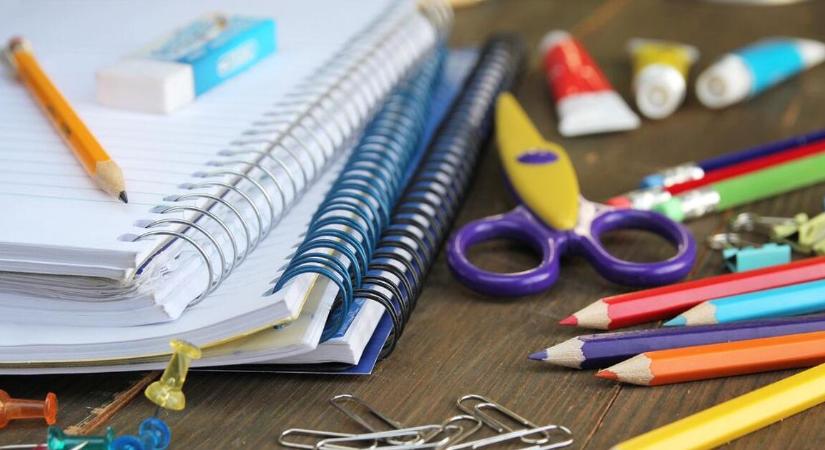Tovább emelkedtek az iskolakezdés költségei: ennyivel számolhatnak a családok