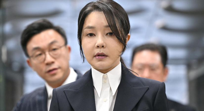 Korrupciós vádak miatt letartóztatták a volt dél-koreai elnök feleségét