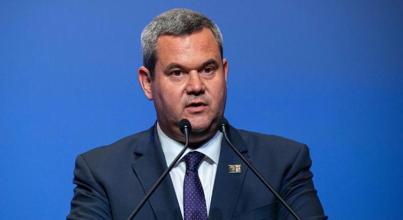 „Képességtelen idióta”, „papucsférj” – Takács Péter kíméletlenül visszaszólt a Válasz Online-nak