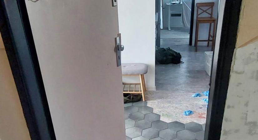 Sikolyok hallatszottak egy nyitrai lakásból, a rendőrök betörték az ajtót (18)