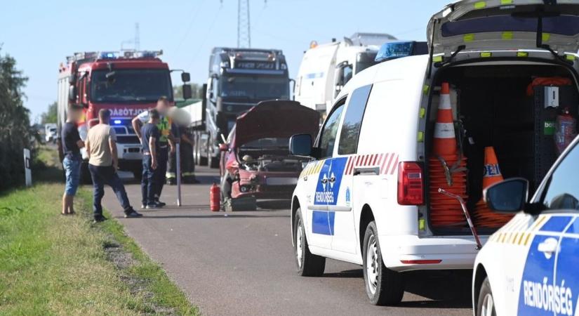 Sérültek fogadták a helyszínre érkező rendőröket – ijesztő közúti balesethez riasztották az egyenruhásokat