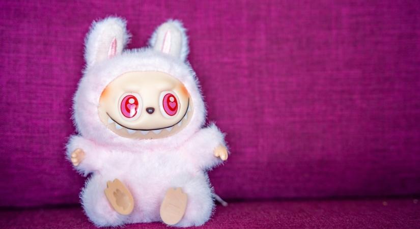 Mi áll a Labubu-őrület mögött? Órákat állnak sorba egy szőrös kis figura miatt