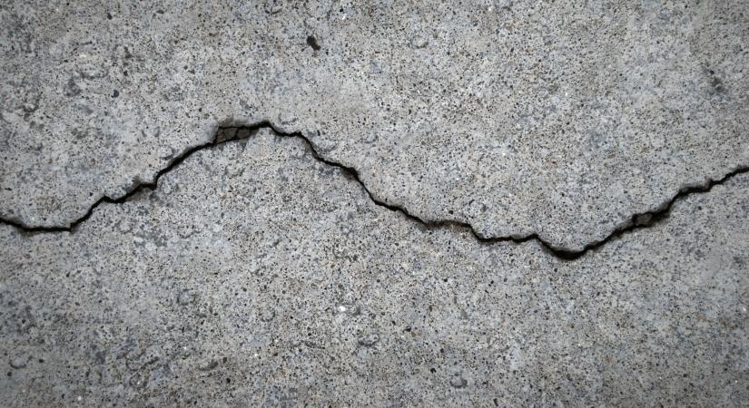 A vártnál is rosszabb állapotban van a Flórián téri felüljáró, jelentősen csúszhat a felújítás