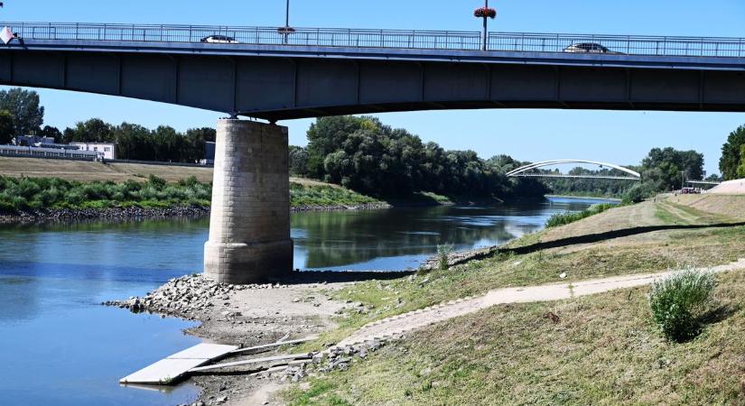 Napról-napra csökken a vízszint! Friss fotókon és videón is mutatjuk, hogyan fest most a Tisza