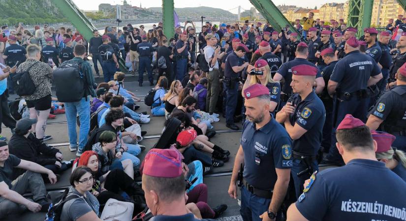 Felfüggesztett börtönt kér az ügyészség a Momentum aktivistáira