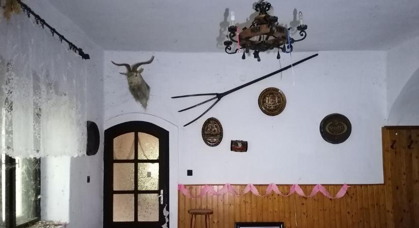 Egykor nyüzsgő élet központja volt, ma a pókok uralják a vendégteret – galériával