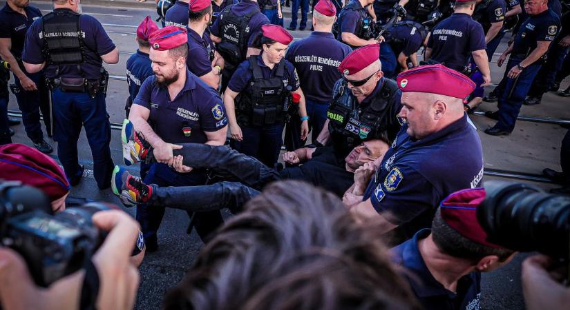 Felfüggesztett börtönt kér a főügyészség öt momentumosra, aki leült a villamossínekre egy tüntetésen