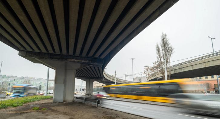 Elhúzódik a Flórián téri felüljáró felújítása
