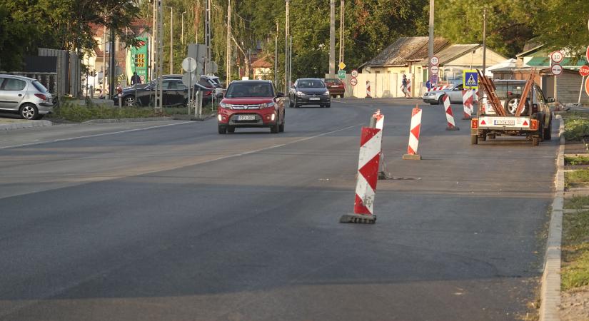 A minisztérium sem tudja, mikor érnek a Sámsoni út végére