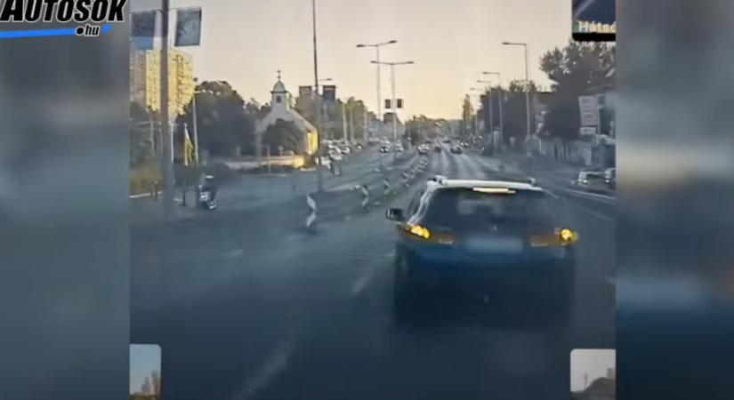 Instant karma: büntetőfékezett a taxis előtt, de jobbról feltűnt valami, amit ő sem várt