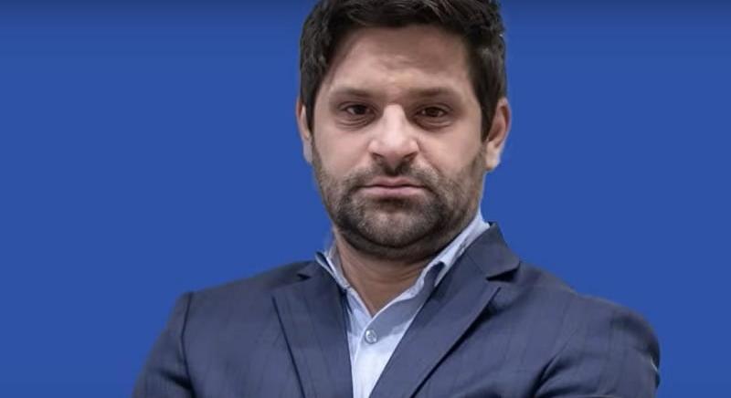 „Szerelemgyerek” – Egyetemi tanárnak áll a Kincsvadászok sztárja
