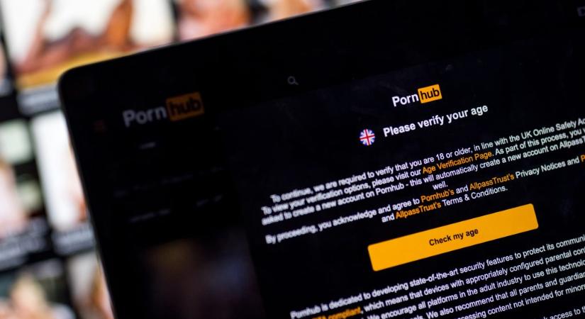 Több mint egymillió látogatót vesztett a Pornhub, mióta a britek szigorítottak a korhatár-ellenőrzésen