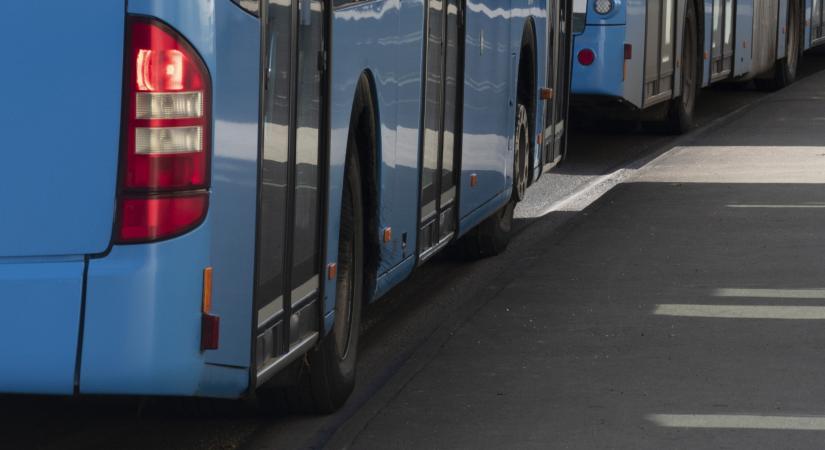 Videón, ahogy lángok csaptak fel a főváros szívében: busz gyulladt ki a belvárosban