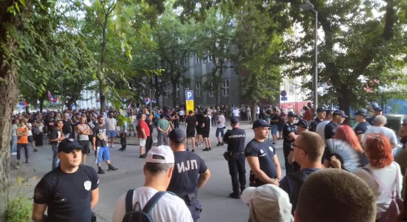 Pattanásig feszült a helyzet Szabadkán (Fotók)