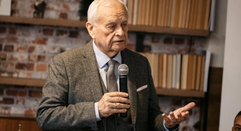 Harrach Péter: kutyás nemzet vagyunk. Egyre inkább.