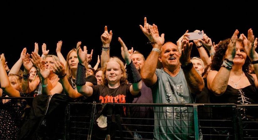 Haverok, buli, zúzda: hatalmasat szólt a fonyódi parton a RockBalaton