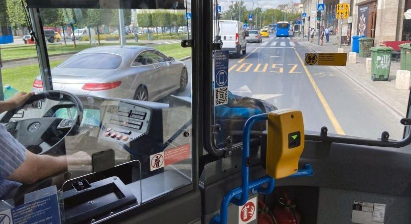 Szabályosan járt el a buszsofőr, aki megalázó helyzetbe hozta az utasát?
