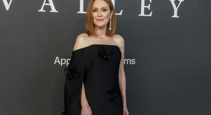 Smink nélküli szelfit mutatott magáról Julianne Moore