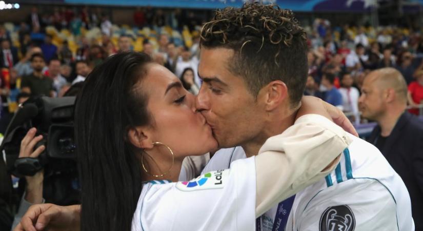 Egy világklasszis focista beleszeretett egy bolti eladóba – bemutatjuk Cristiano Ronaldo és újdonsült menyasszonya történetét