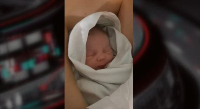 Benzinkúton hozta világra kislányát, leparkoltak és másfél perccel később megszületett a baba