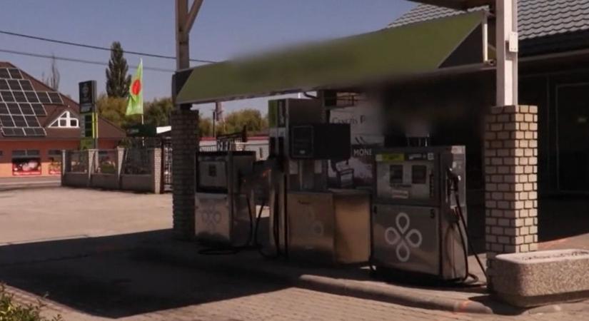 Tragédia a benzinkúton: saját teherautója préselt halálra egy fiatalembert
