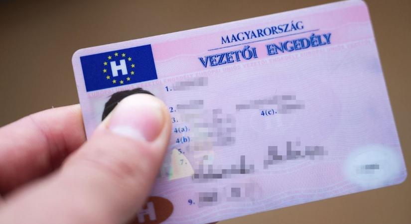 Vége az ingyenes jogosítvány-hosszabbításnak – ennyit kell most fizetned