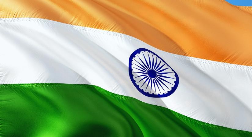 Sem hízelgésnek, sem fenyegetésnek nem enged India, ha az orosz olajról van szó
