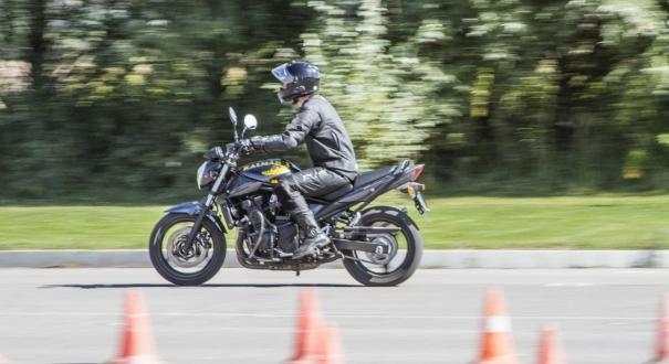 Olvasói: miért csak váltós motorral lehet vizsgázni, és miért nem jó az NC750X DCT?