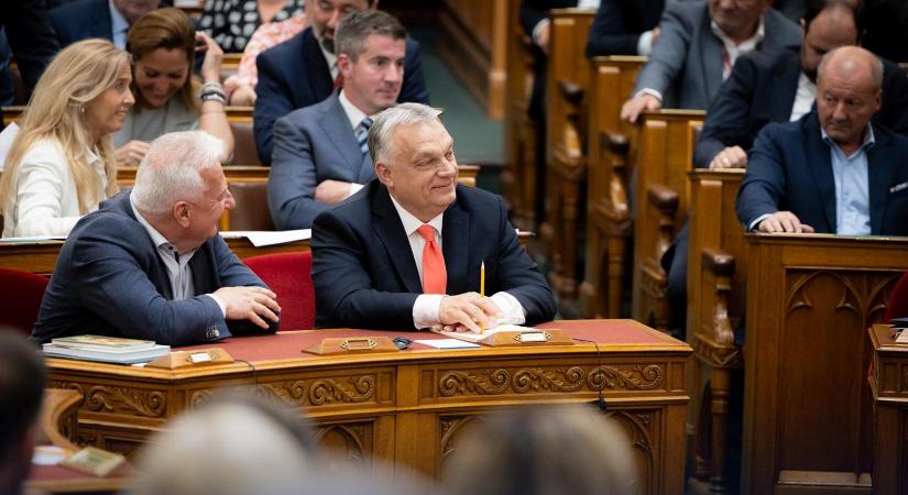 Megint meghosszabbította a „tömeges bevándorlás” okozta válsághelyzetet az Orbán-kormány