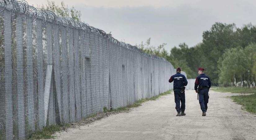 Újabb fél évig válsághelyzet lesz Magyarországon