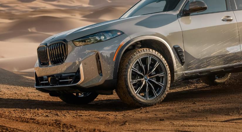 A BMW célkeresztbe veszi a legendás Mercedes G kockaterepjárót