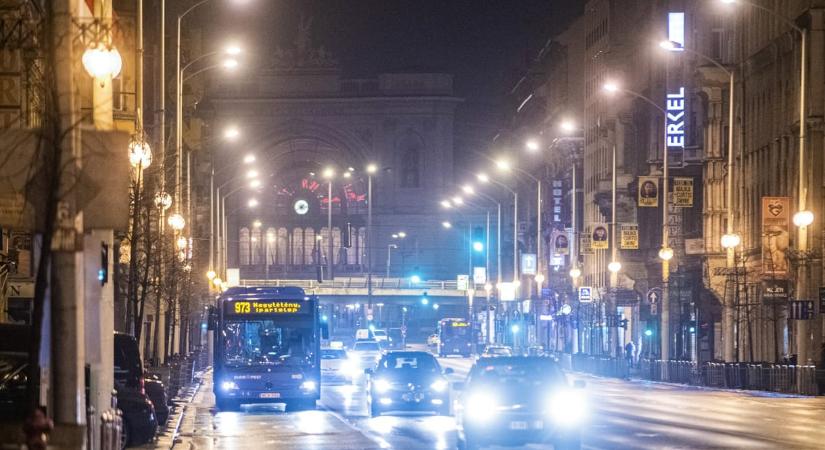 Könnyebb lesz éjszaka hazajutni a fővárosban, bevezetik az éjszakai trolikat, és bővítik az éjjeli villamosok, buszok számát is