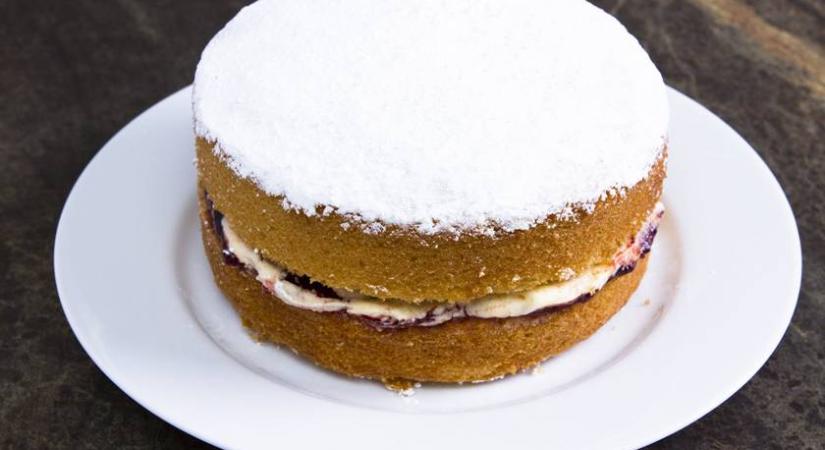 Álompuha Viktória-torta: légies tészta, habos töltelék