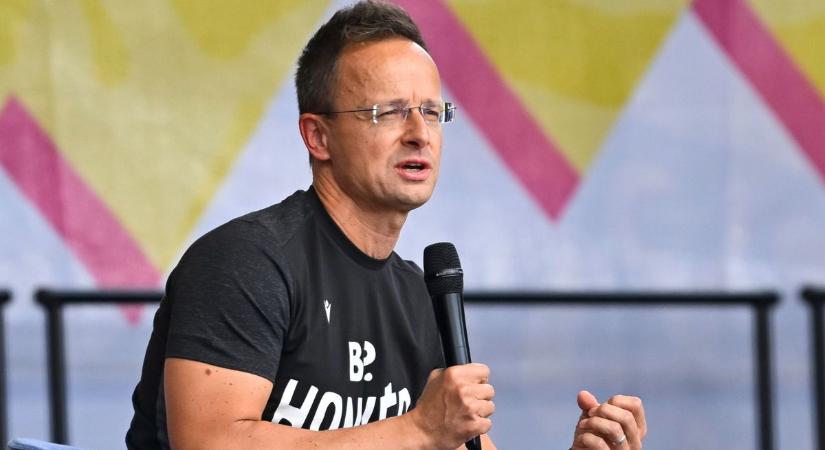 Szijjártó Péter: Brüsszel háborús stratégiát folytat (élő)