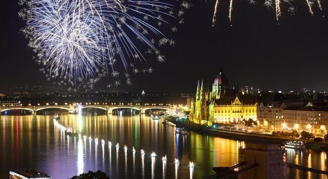 Augusztus 20.: Több mint 45 ezer pirotechnikai effekt lesz a tűzijátékon Budapesten