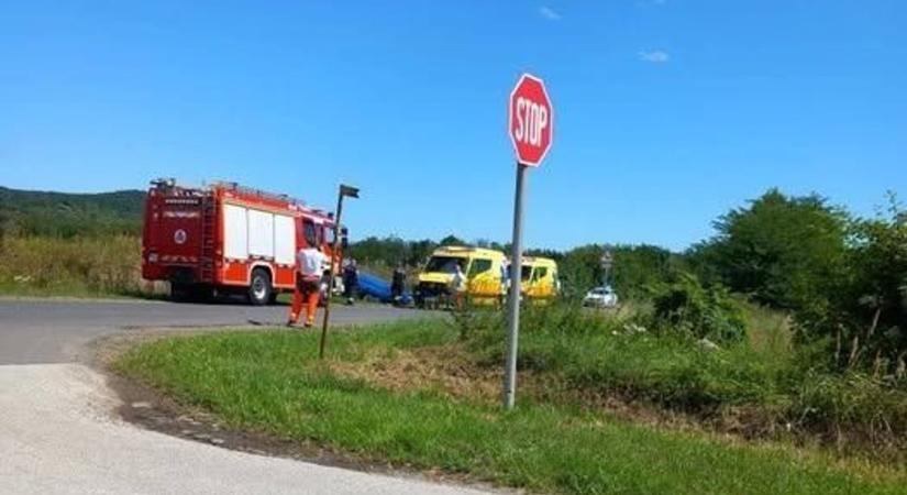 Rendőr, tűzoltó, mentő a helyszínen - Baleset történt a 37-es főúton!