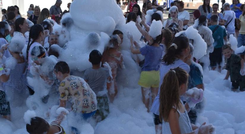 Bubble Party az ukrán ifjúság napja alkalmából Beregszászban