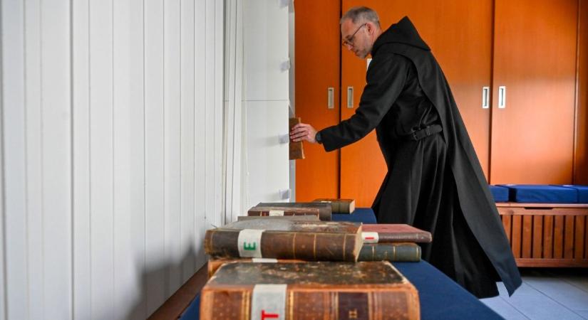Kódokat rejtettek el könyvekben bencés szerzetesek, most megfejthetjük a titkos jeleket