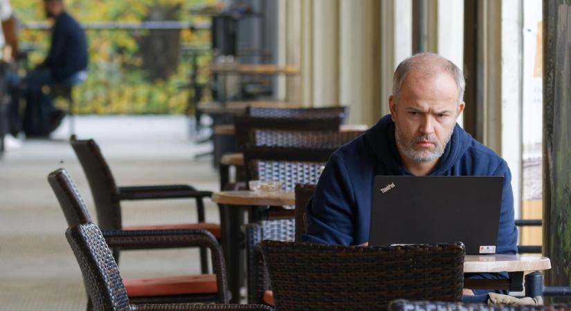 Az idősek és a propaganda: tényleg könnyebb befolyásolni minket, ahogy öregszünk?