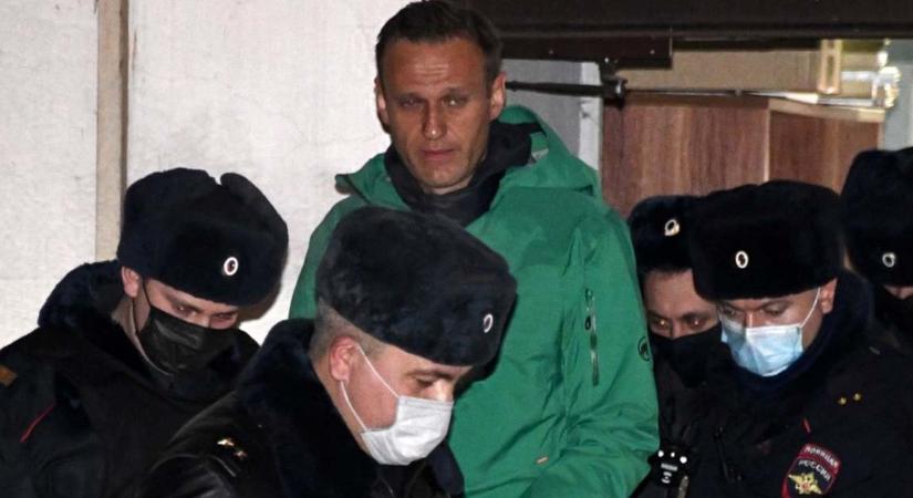Harminc napos letartóztatásra ítélte a bíróság Alekszey Navalnijt