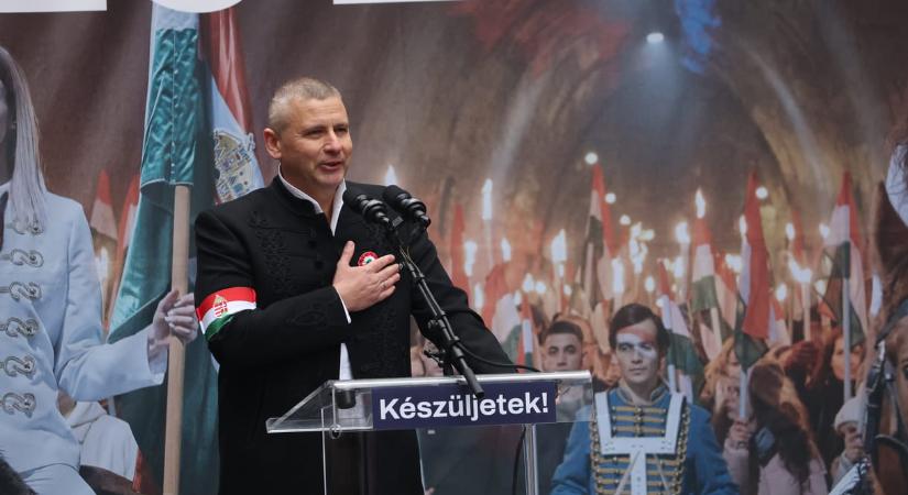 Nem akarja kiadni a HM a szerződéseket Ruszin-Szendi Romulusz szolgálati villájáról