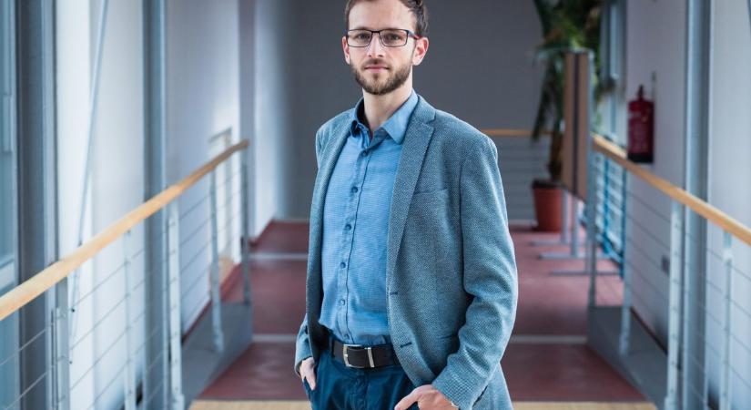 Hatékonyságot támogató fejlesztés, egyetemi algoritmussal