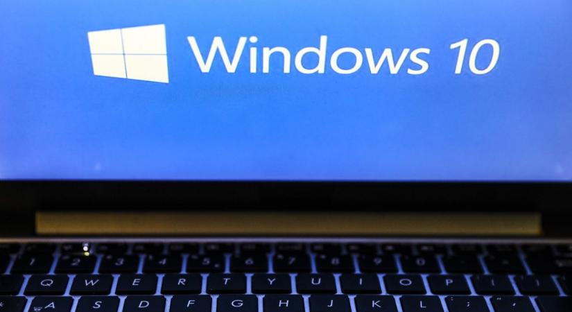 Beperelték a Microsoftot a Windows 10 „erőszakos” kivezetése miatt