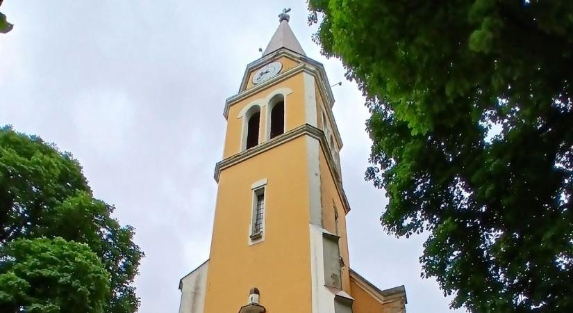 Nagylelkű adományok, önkormányzati és egyházi segítség is érkezett – Megújulhat a templom tetőszerkezete