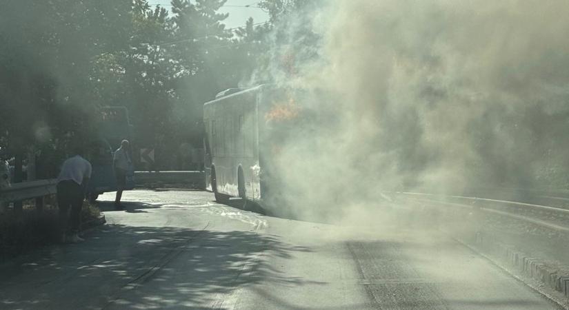 Videókon a kigyulladt buszok – Karácsony Gergely is megszólalt
