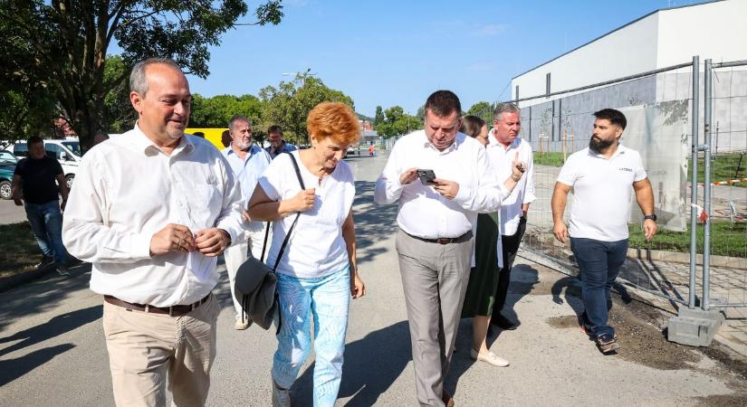 Ez igen: bejutottunk a hamarosan nyitó szekszárdi uszodába (Képgaléria)