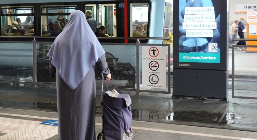 Fordulat Németországban: visszafizettetnék a migránsokkal a segélyeket