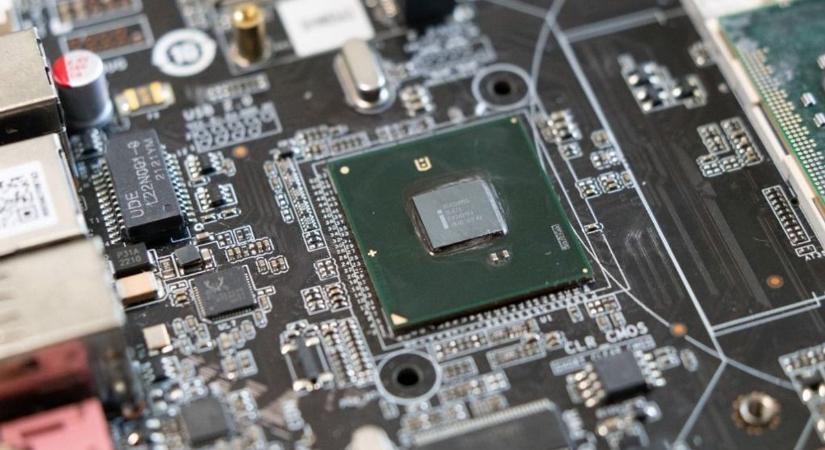 Elképesztő kínai felsülés: a kínai mesterséges intelligencia csodagyerek megbukott a kínai csipekkel