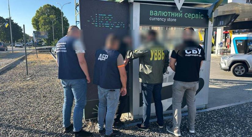 Korrupt határőr bukott le Kárpátalján – 6000 dollár volt a tarifája