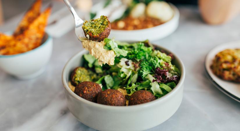 Így készül a világ legfinomabb falafelje. Ha a húst (néha) leváltanád